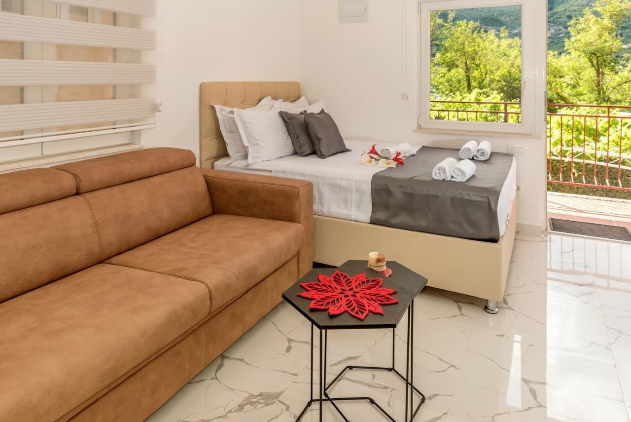 Apartments Vujicic Tivat Buitenkant foto